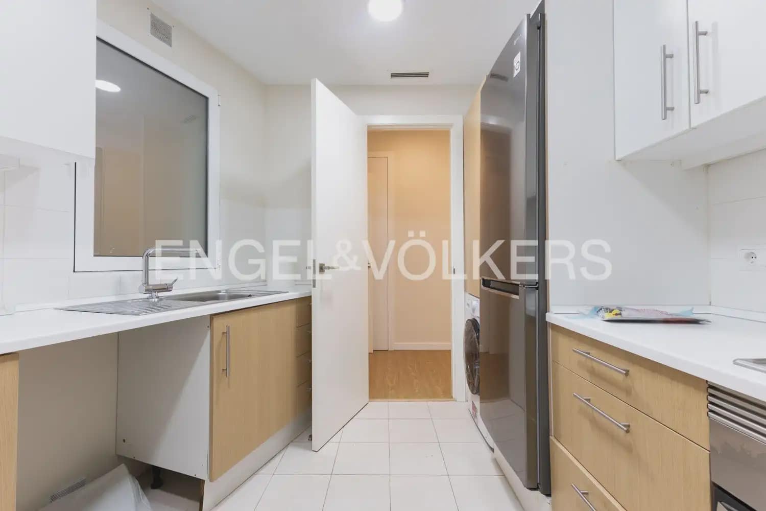 3 slaapkamer Flat te huur in Valencia stad - € 2.300 (Ref: 9918849)