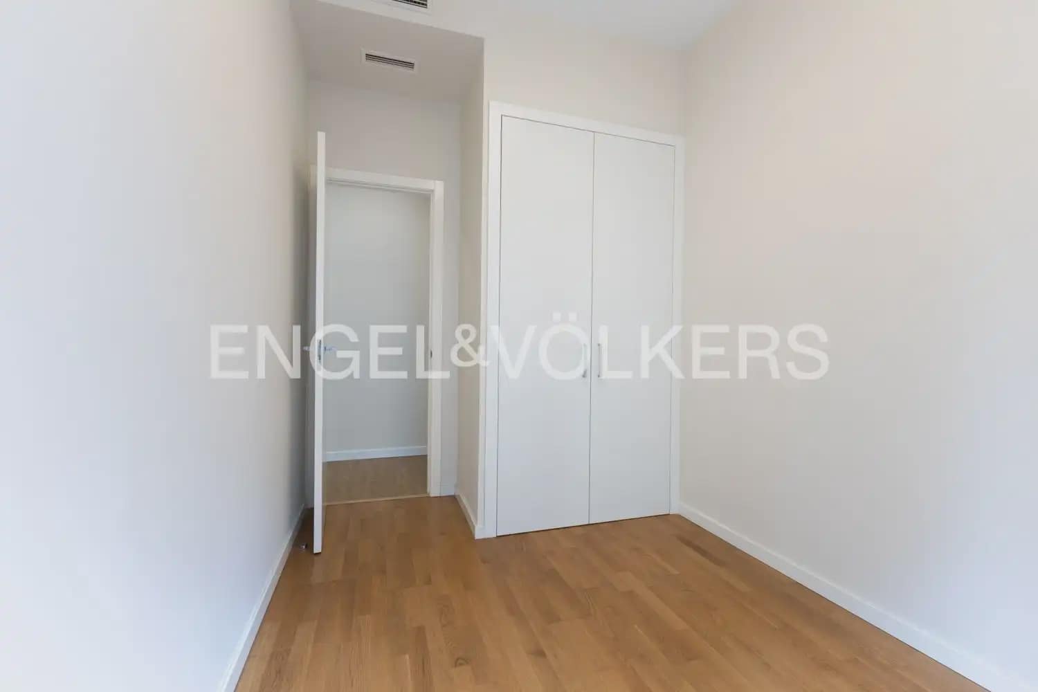 3 slaapkamer Flat te huur in Valencia stad - € 2.300 (Ref: 9918849)