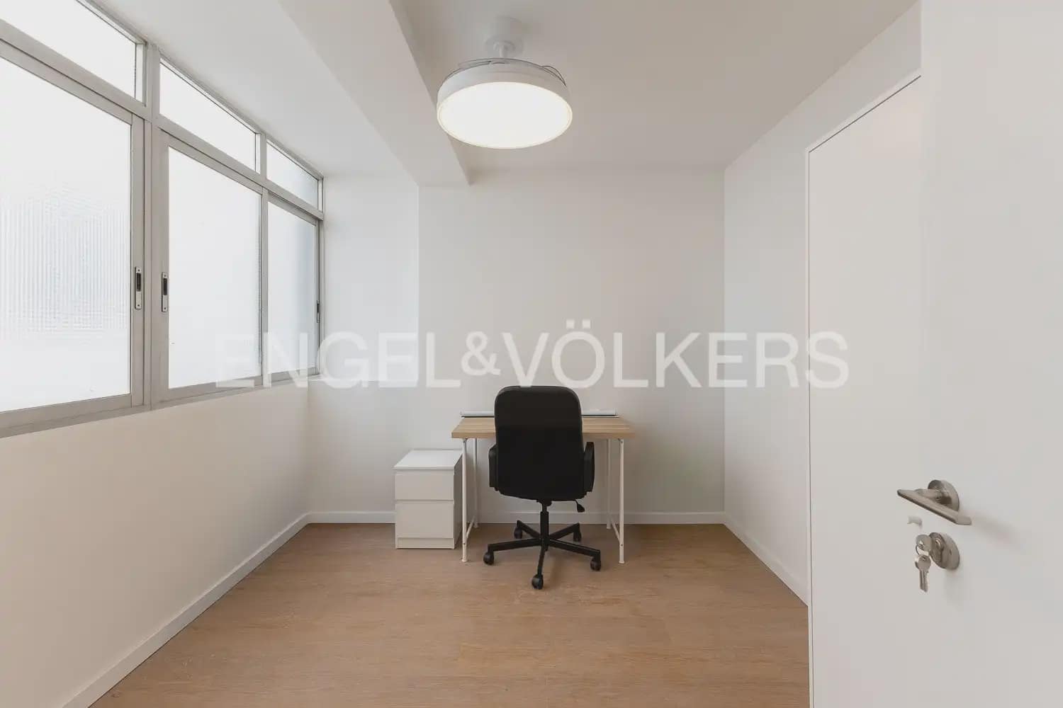 4 soverom Leilighet til leie i Valencia by - € 1 700 (Ref: 9919043)