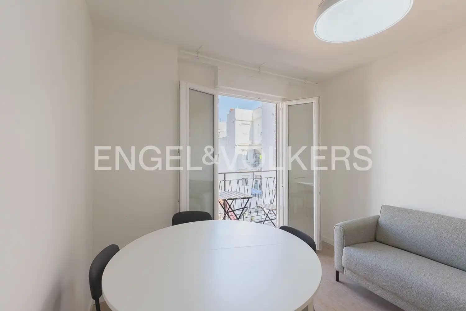 4 soverom Leilighet til leie i Valencia by - € 1 700 (Ref: 9919043)