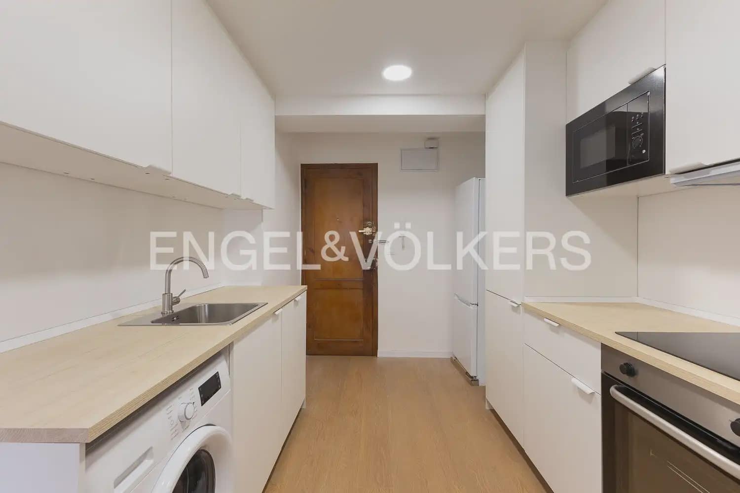 4 soverom Leilighet til leie i Valencia by - € 1 700 (Ref: 9919043)
