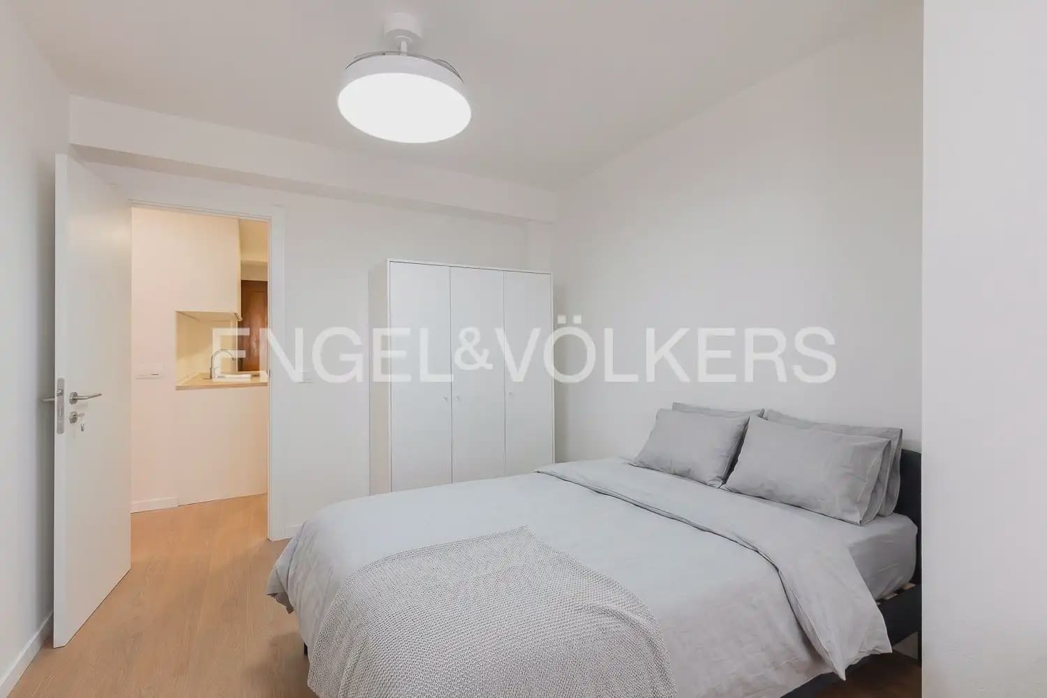4 soverom Leilighet til leie i Valencia by - € 1 700 (Ref: 9919043)
