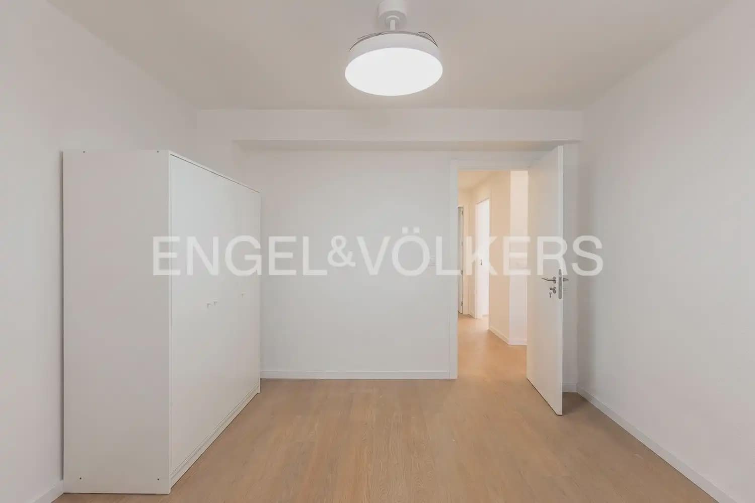 4 soverom Leilighet til leie i Valencia by - € 1 700 (Ref: 9919043)