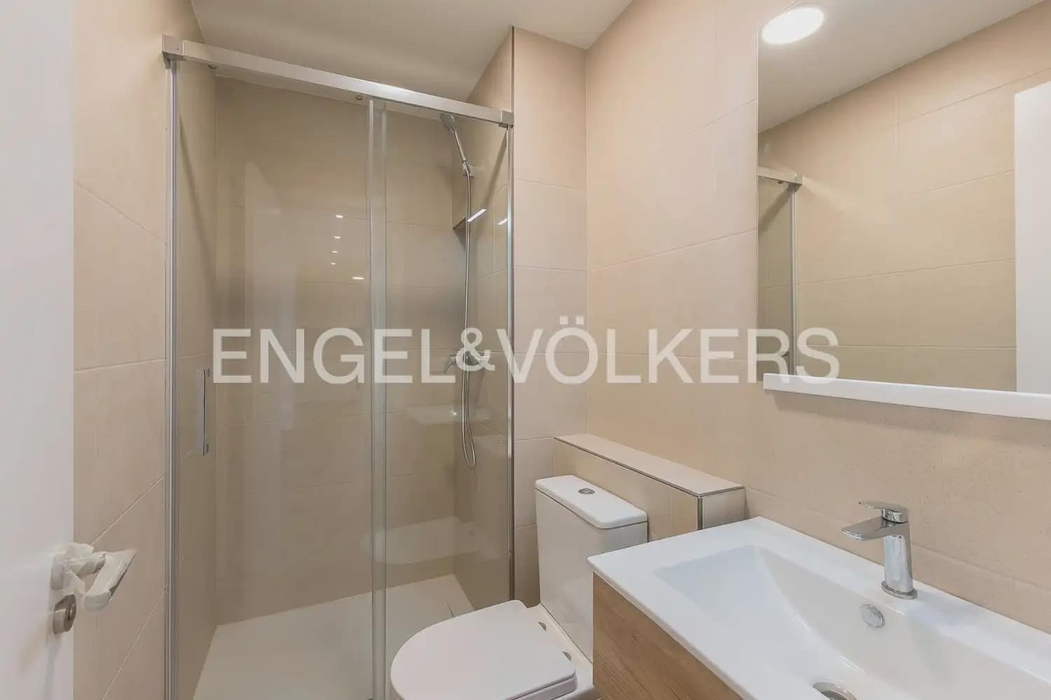 4 soverom Leilighet til leie i Valencia by - € 1 700 (Ref: 9919043)