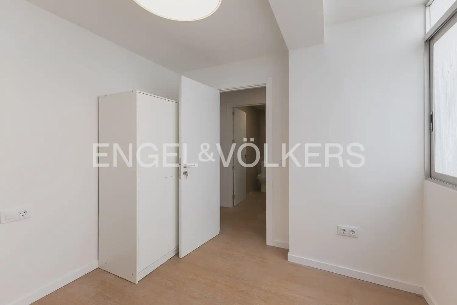 4 soverom Leilighet til leie i Valencia by - € 1 700 (Ref: 9919043)