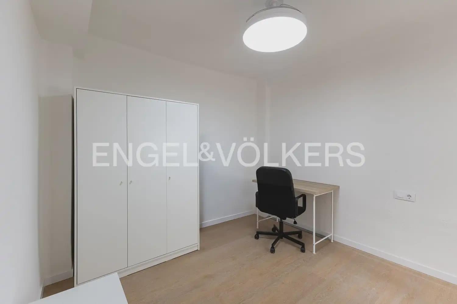 4 soverom Leilighet til leie i Valencia by - € 1 700 (Ref: 9919043)