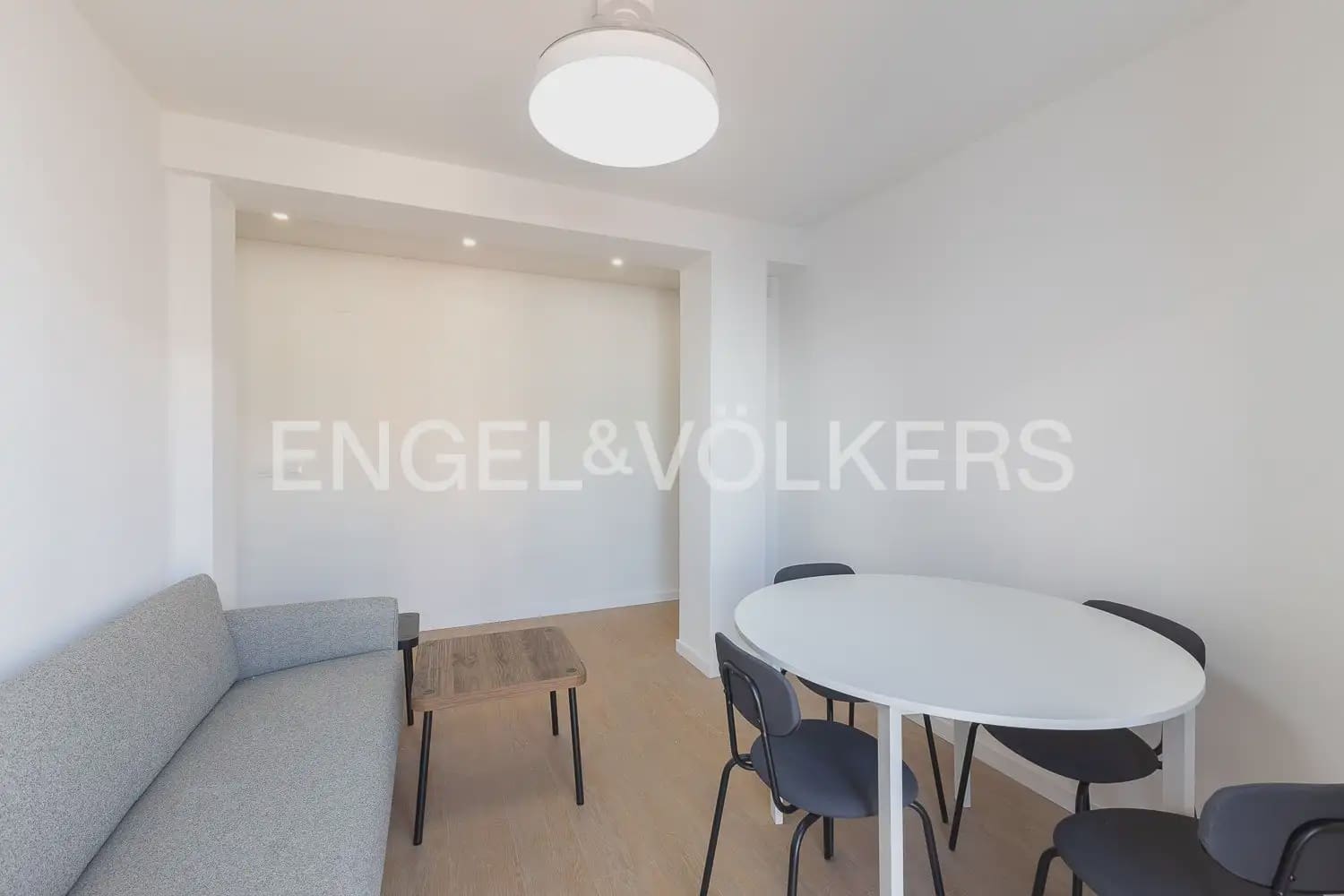 4 soverom Leilighet til leie i Valencia by - € 1 700 (Ref: 9919043)