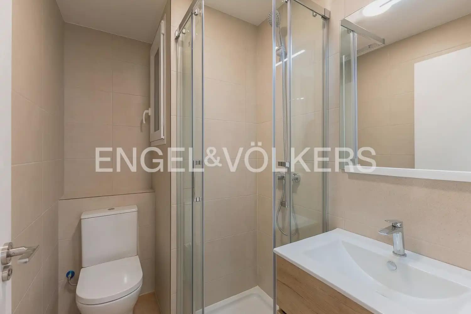 4 soverom Leilighet til leie i Valencia by - € 1 700 (Ref: 9919043)