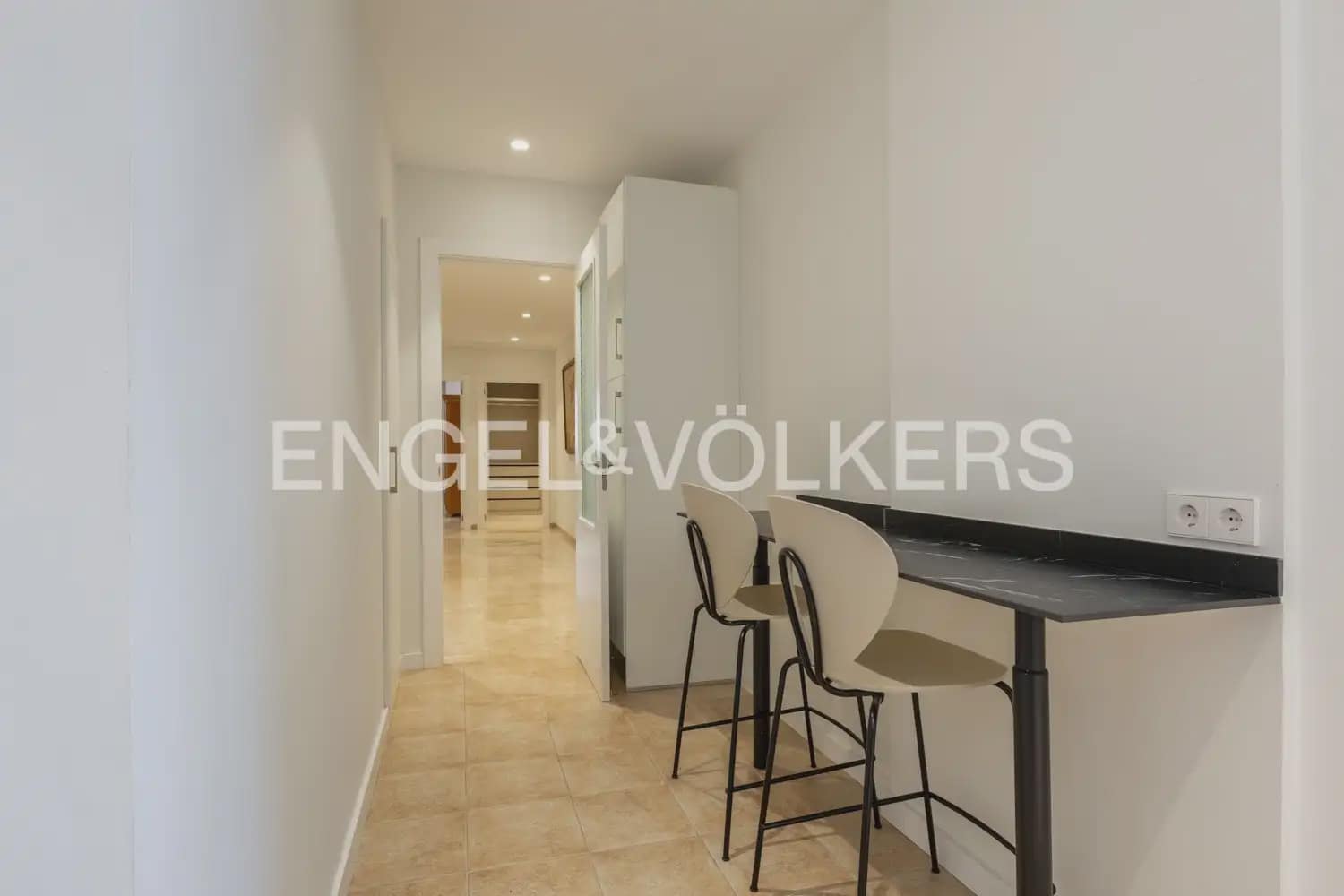 4 sovrum Lägenhet att hyra i Valencia stad med garage - 3 500 € (Ref: 9919045)