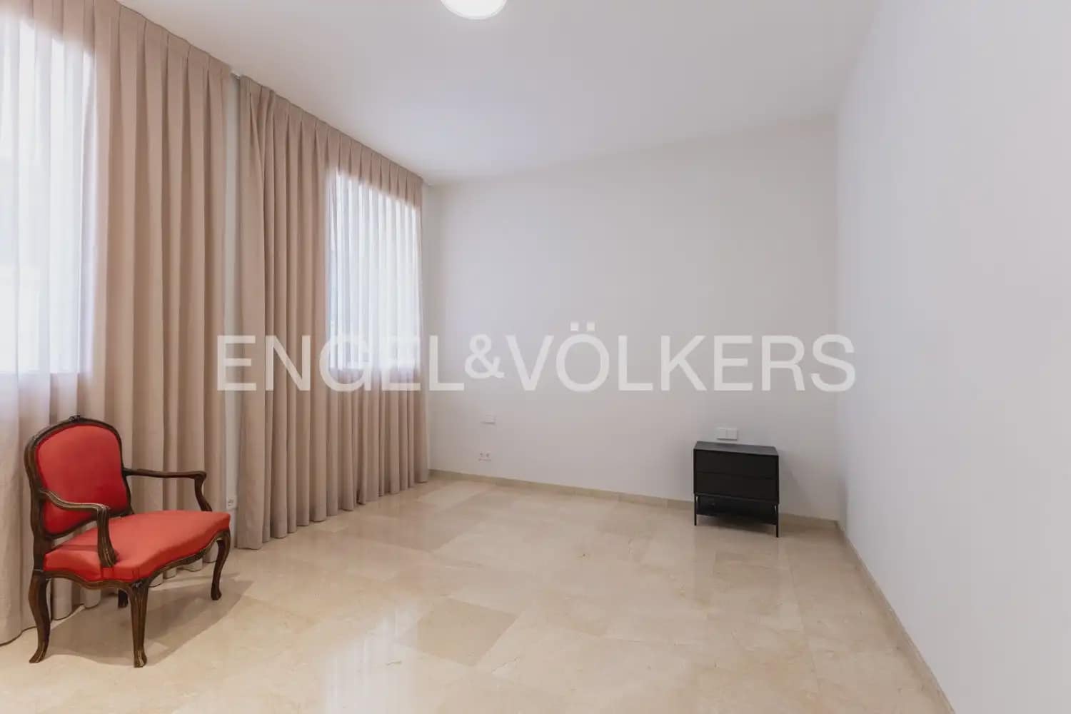4 sovrum Lägenhet att hyra i Valencia stad med garage - 3 500 € (Ref: 9919045)