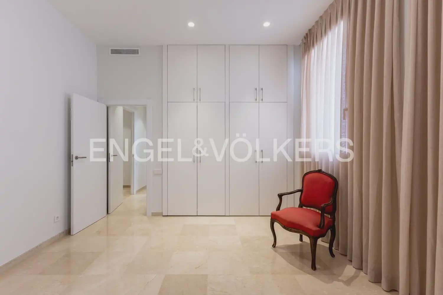4 sovrum Lägenhet att hyra i Valencia stad med garage - 3 500 € (Ref: 9919045)