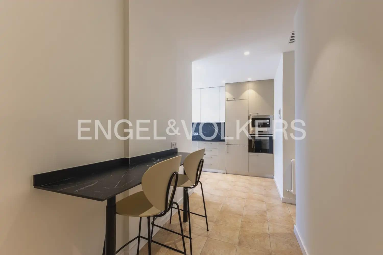 4 sovrum Lägenhet att hyra i Valencia stad med garage - 3 500 € (Ref: 9919045)