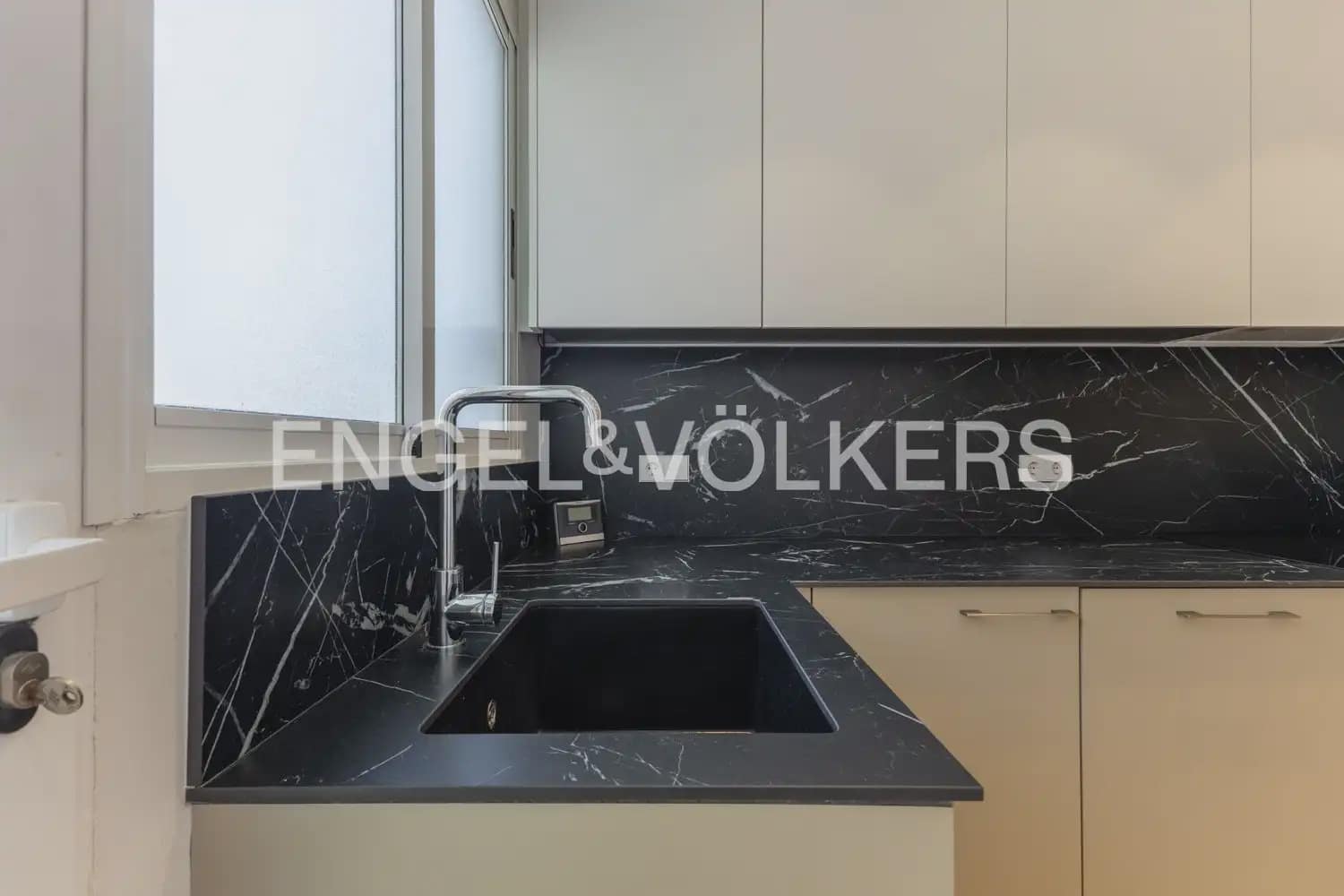 4 sovrum Lägenhet att hyra i Valencia stad med garage - 3 500 € (Ref: 9919045)