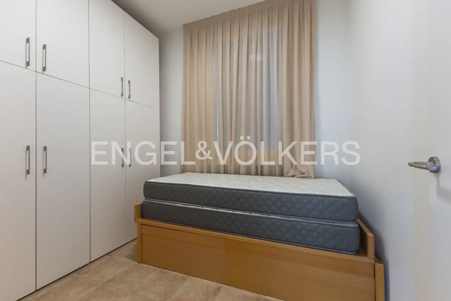 4 sovrum Lägenhet att hyra i Valencia stad med garage - 3 500 € (Ref: 9919045)