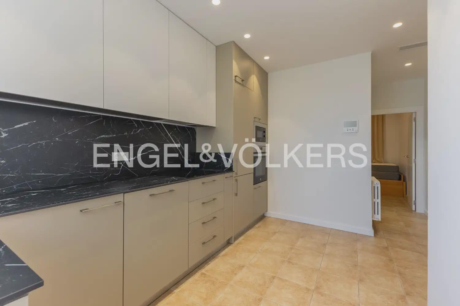 4 sovrum Lägenhet att hyra i Valencia stad med garage - 3 500 € (Ref: 9919045)