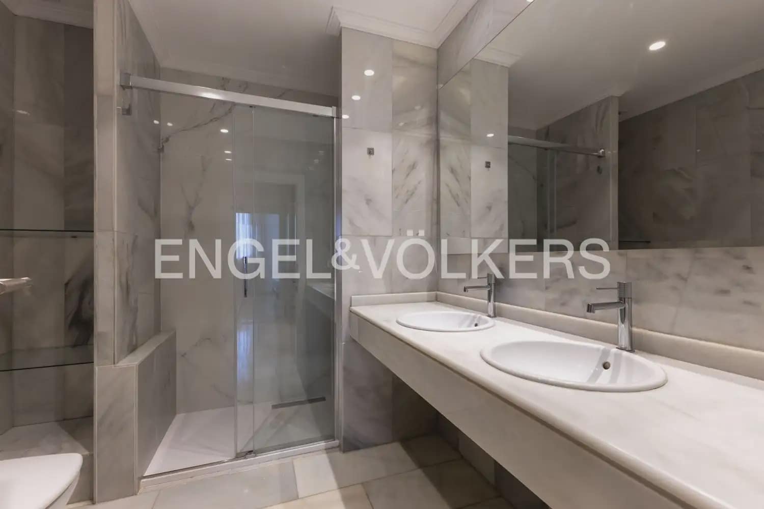 4 sovrum Lägenhet att hyra i Valencia stad med garage - 3 500 € (Ref: 9919045)
