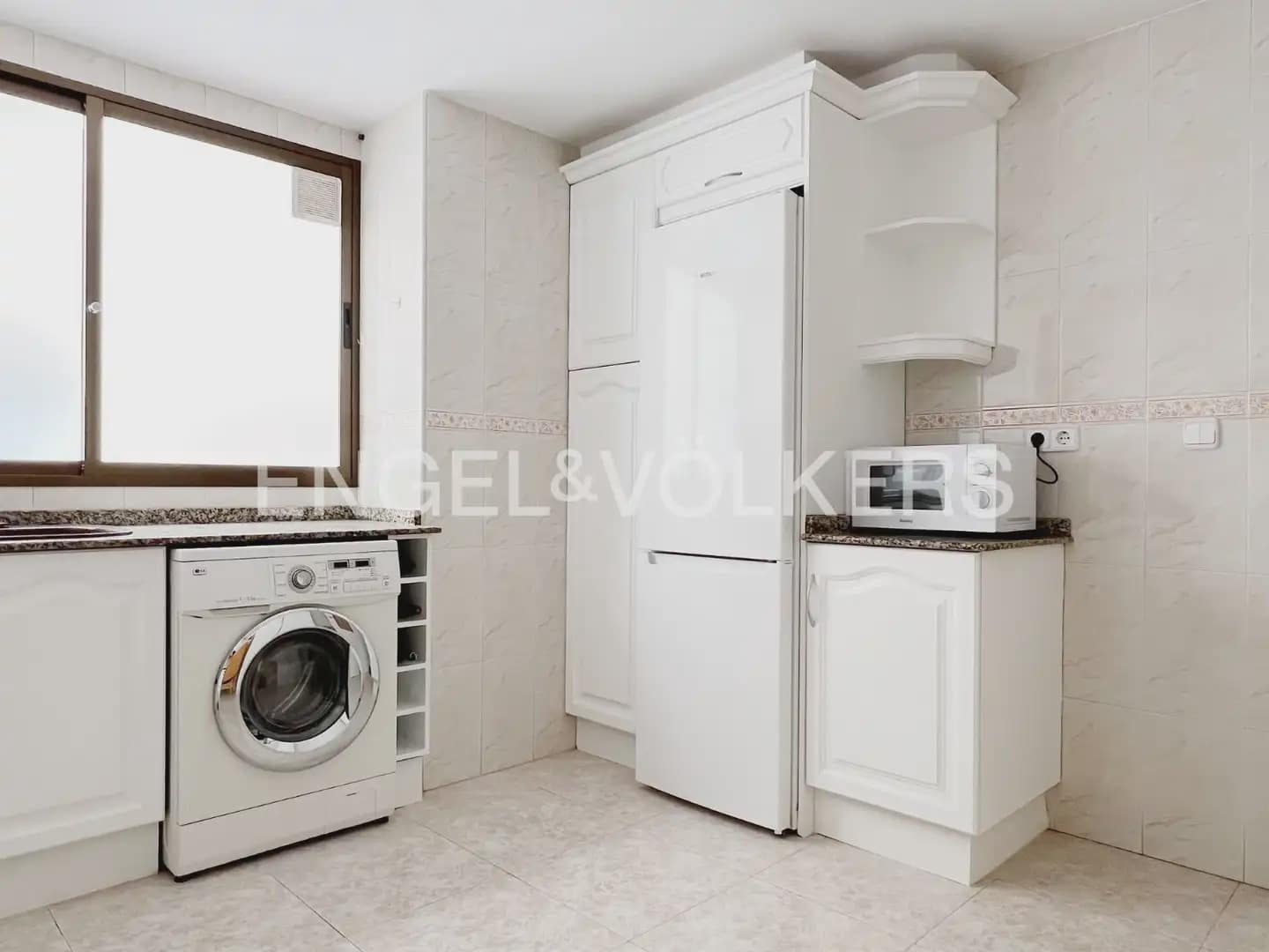 4 bedroom Flat for rent in Valencia city - € 1,800 (Ref: 9919046)