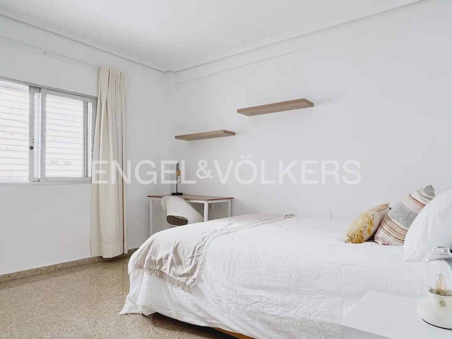 4 bedroom Flat for rent in Valencia city - € 1,800 (Ref: 9919046)