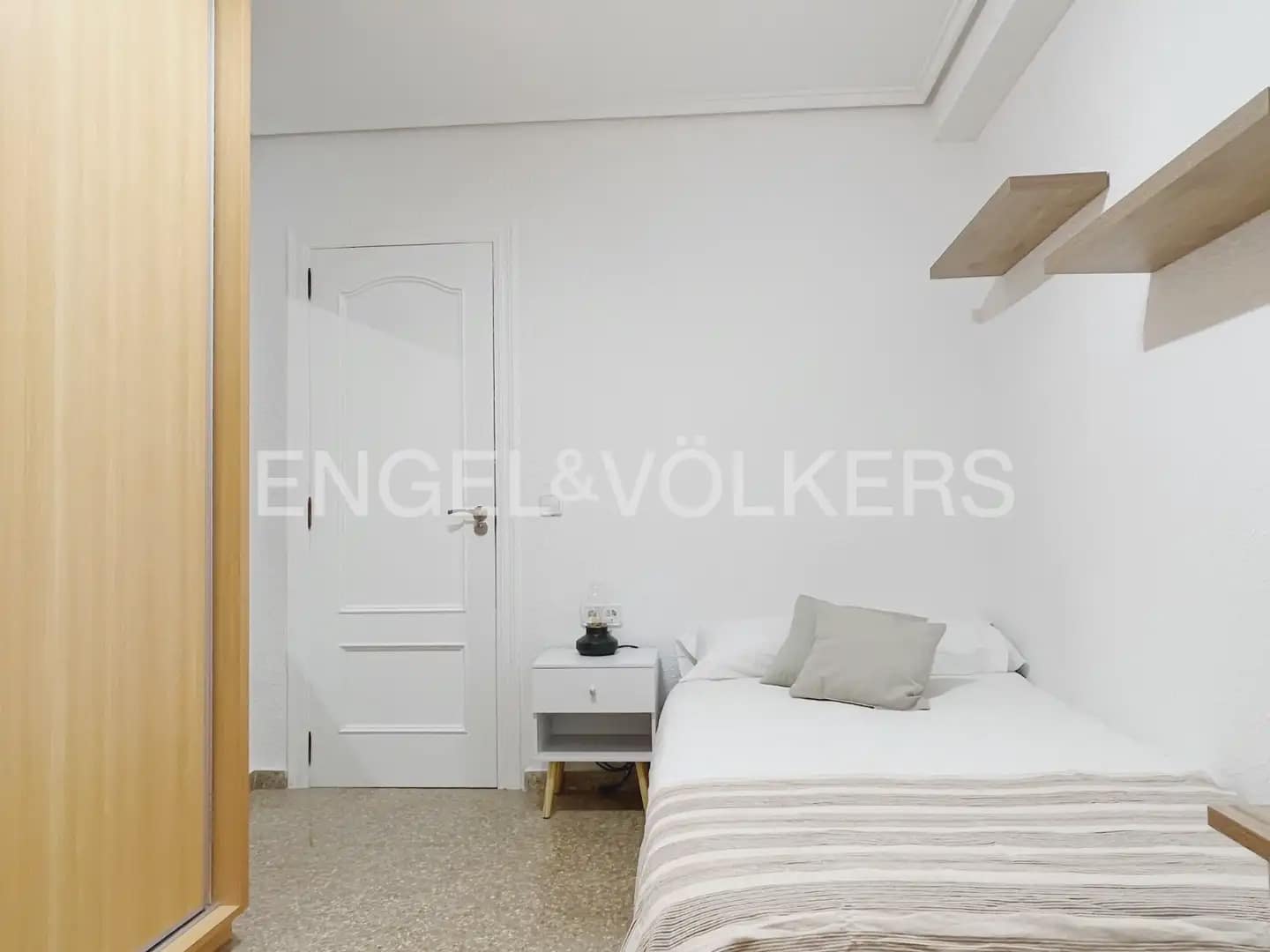 4 bedroom Flat for rent in Valencia city - € 1,800 (Ref: 9919046)