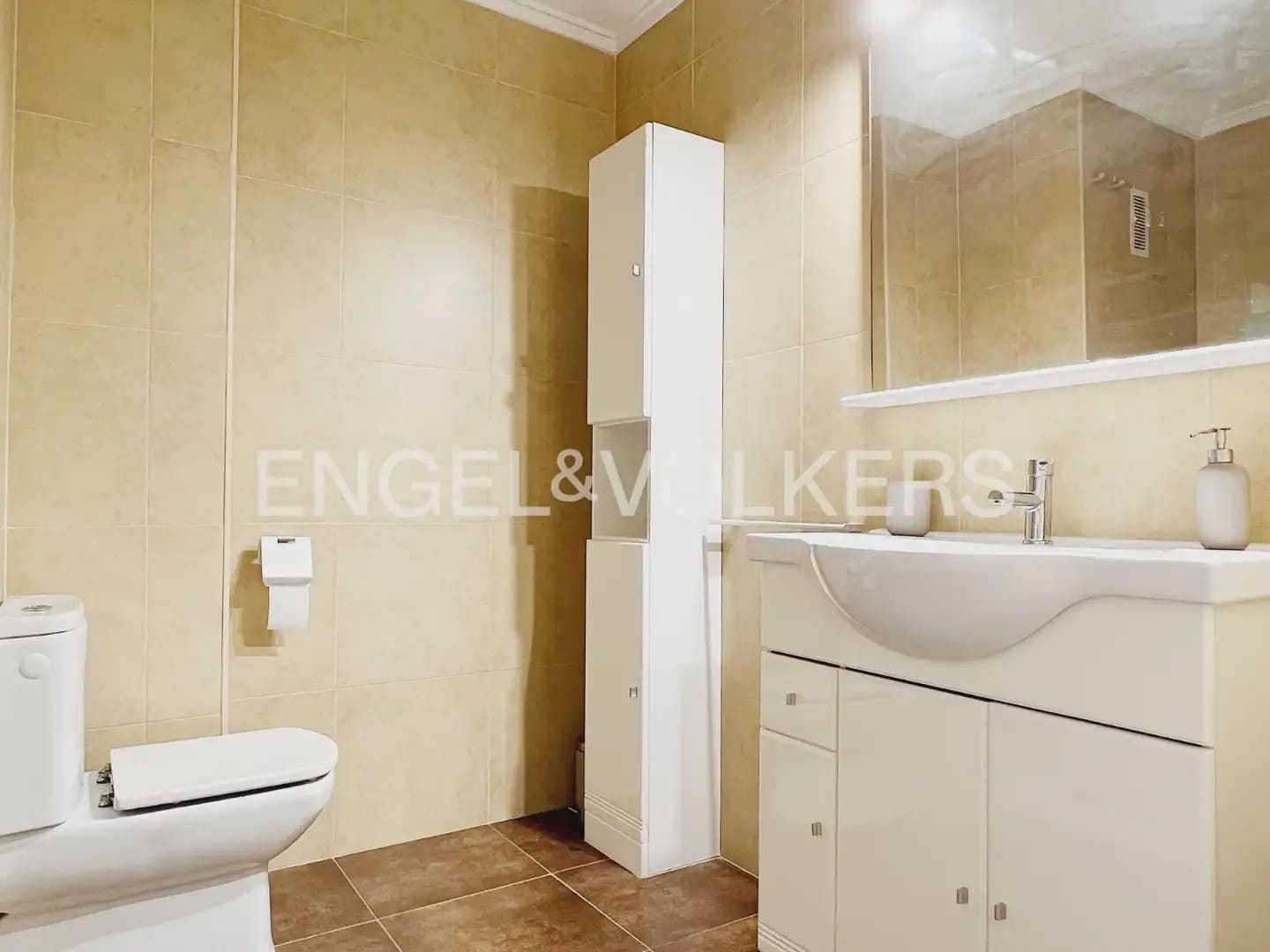 4 bedroom Flat for rent in Valencia city - € 1,800 (Ref: 9919046)