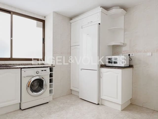 4 bedroom Flat for rent in L'Illa Perduda, Valencia city - € 1,800 (Ref: 9919046)