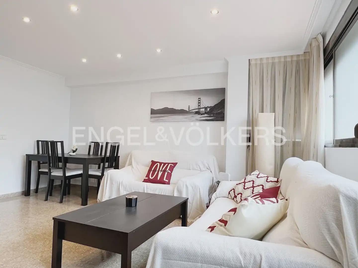 4 bedroom Flat for rent in Valencia city - € 1,800 (Ref: 9919046)