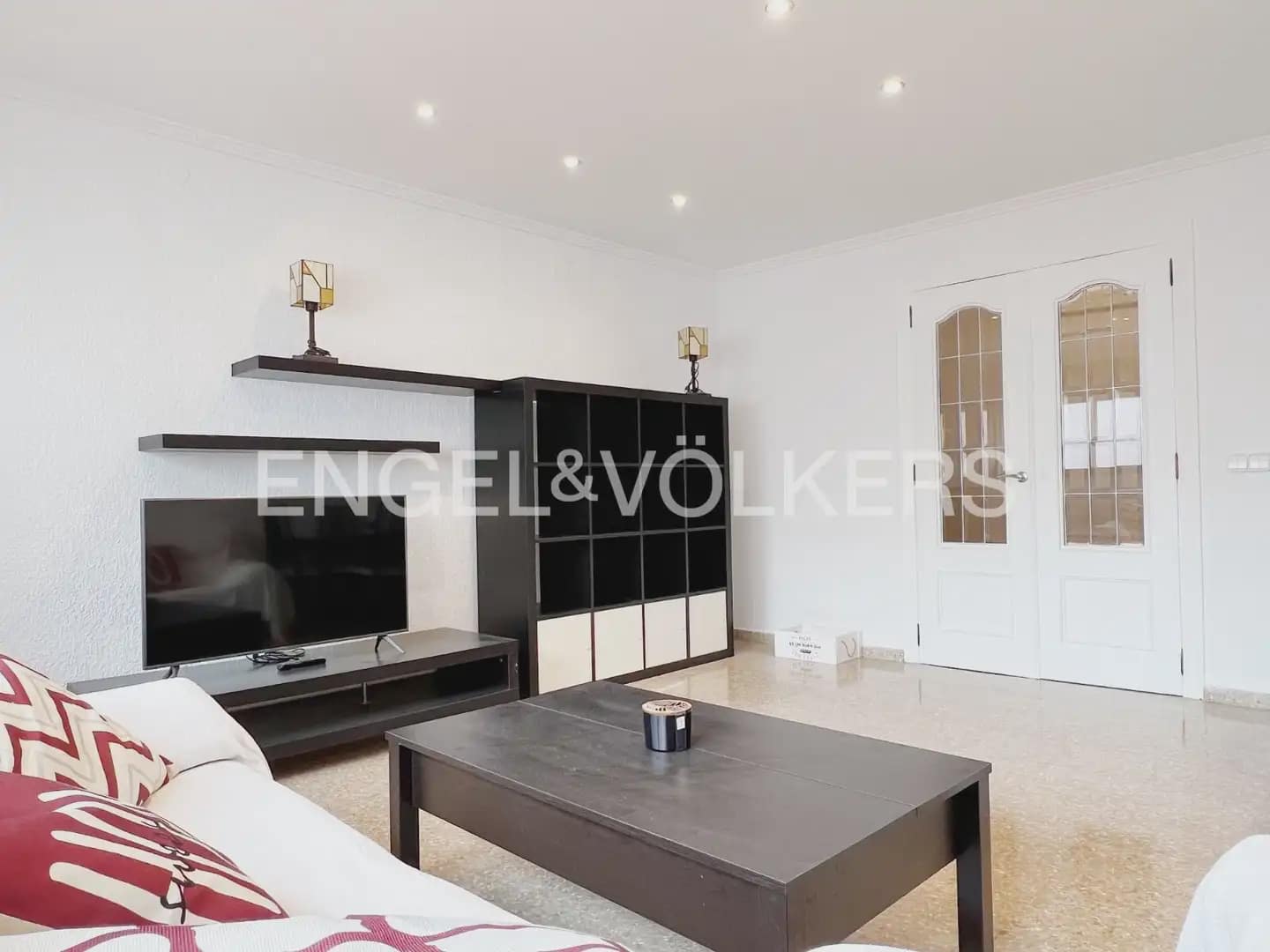 4 bedroom Flat for rent in Valencia city - € 1,800 (Ref: 9919046)