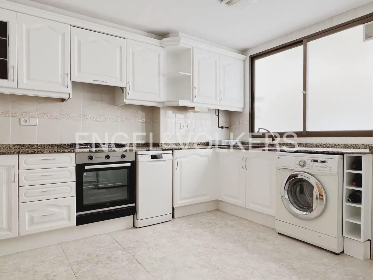 4 bedroom Flat for rent in Valencia city - € 1,800 (Ref: 9919046)