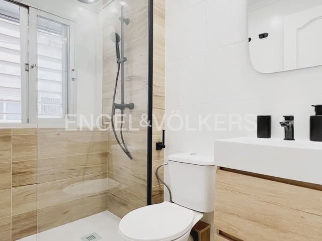 4 bedroom Flat for rent in L'Illa Perduda, Valencia city - € 1,800 (Ref: 9919046)