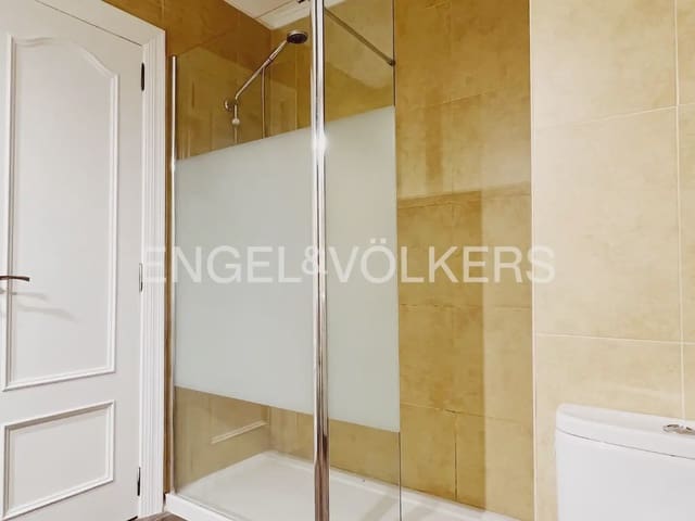 4 bedroom Flat for rent in L'Illa Perduda, Valencia city - € 1,800 (Ref: 9919046)