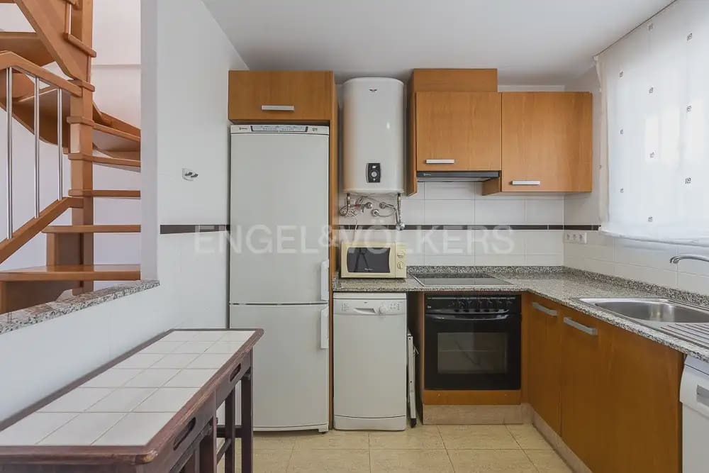 2 slaapkamer Flat te huur in Canet d'En Berenguer met zwembad garage - € 850 (Ref: 9919047)