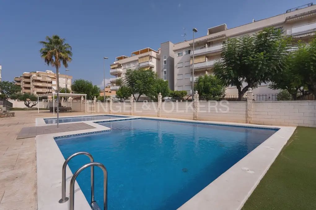 2 slaapkamer Flat te huur in Canet d'En Berenguer met zwembad garage - € 850 (Ref: 9919047)