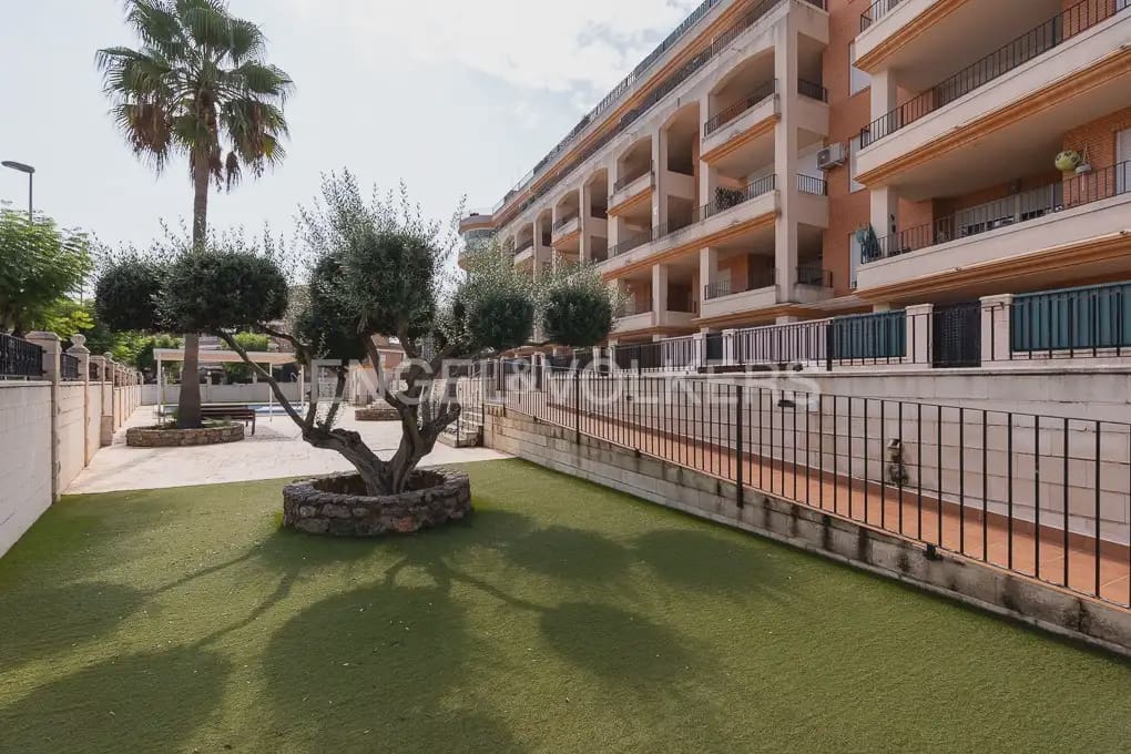 2 slaapkamer Flat te huur in Canet d'En Berenguer met zwembad garage - € 850 (Ref: 9919047)