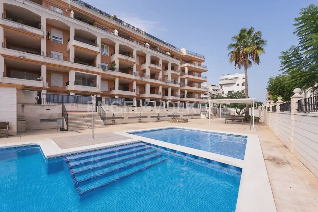 2 slaapkamer Flat te huur in Canet d'En Berenguer met zwembad garage - € 850 (Ref: 9919047)