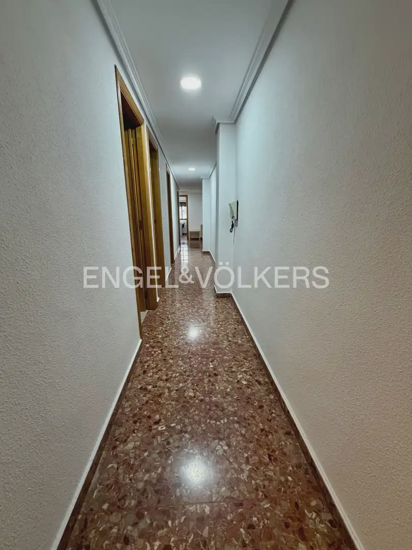 4 sovrum Lägenhet att hyra i Valencia stad - 1 500 € (Ref: 9919049)