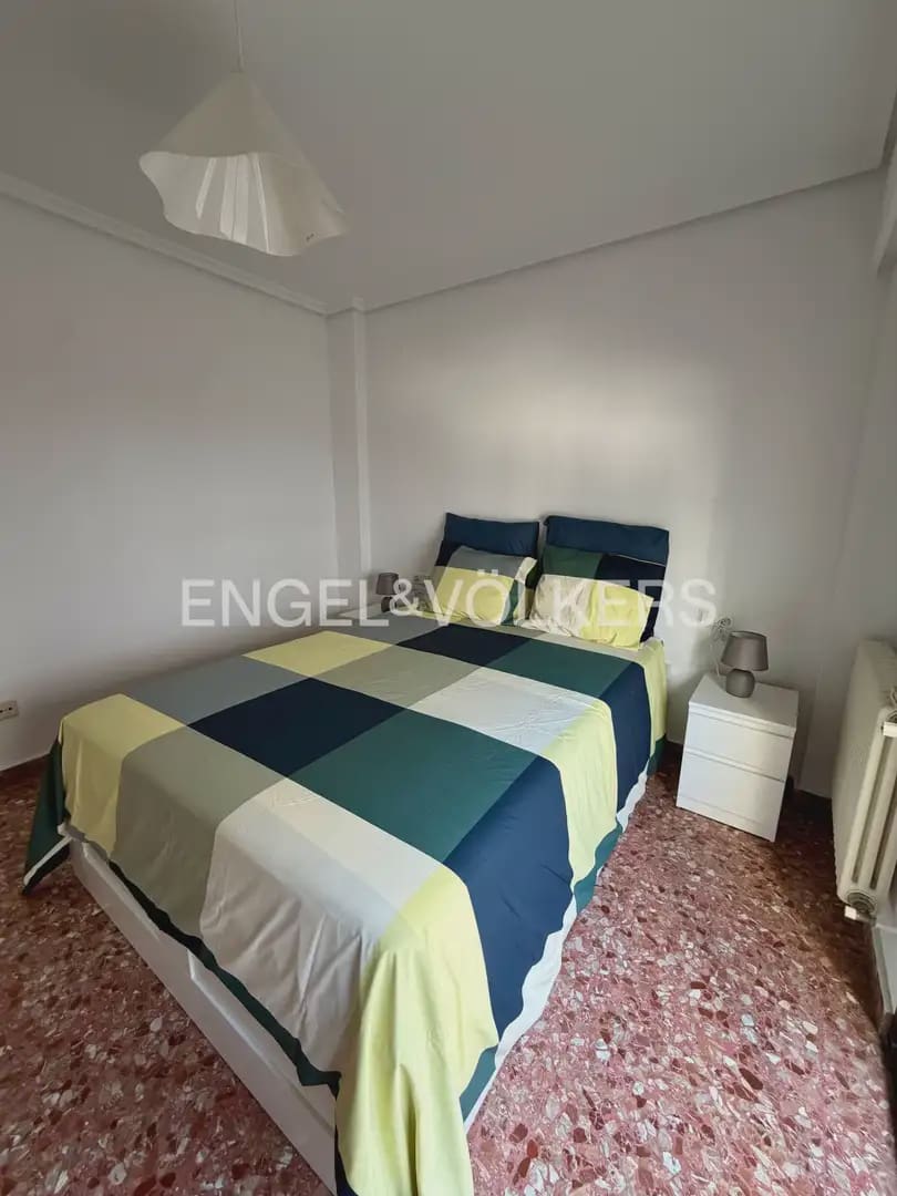 4 sovrum Lägenhet att hyra i Valencia stad - 1 500 € (Ref: 9919049)