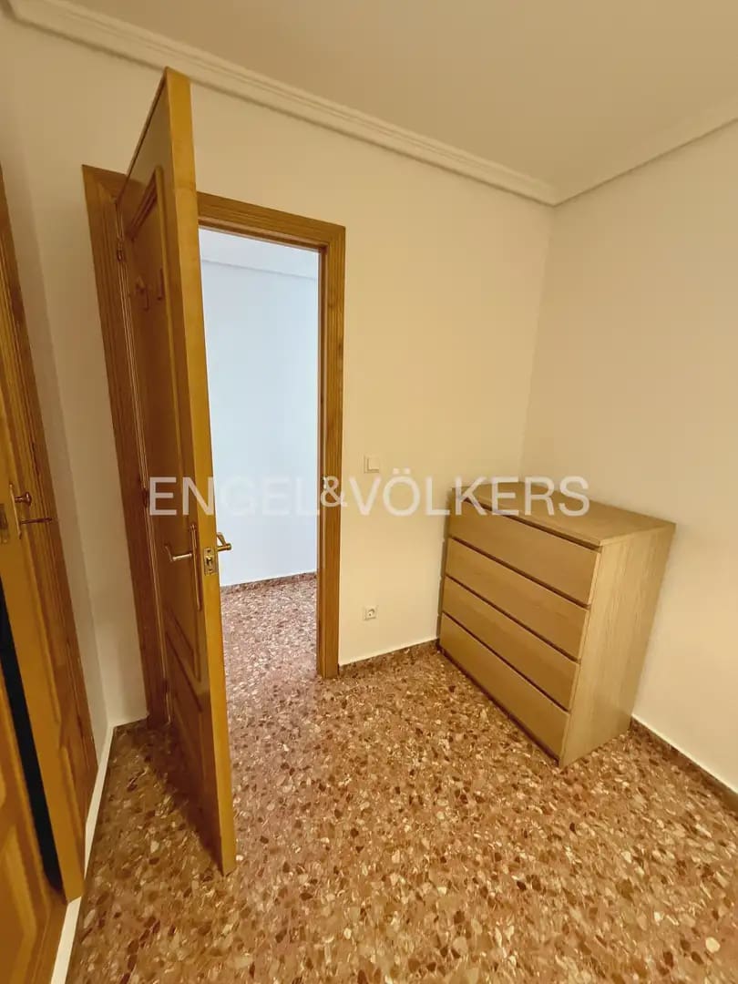 4 sovrum Lägenhet att hyra i Valencia stad - 1 500 € (Ref: 9919049)
