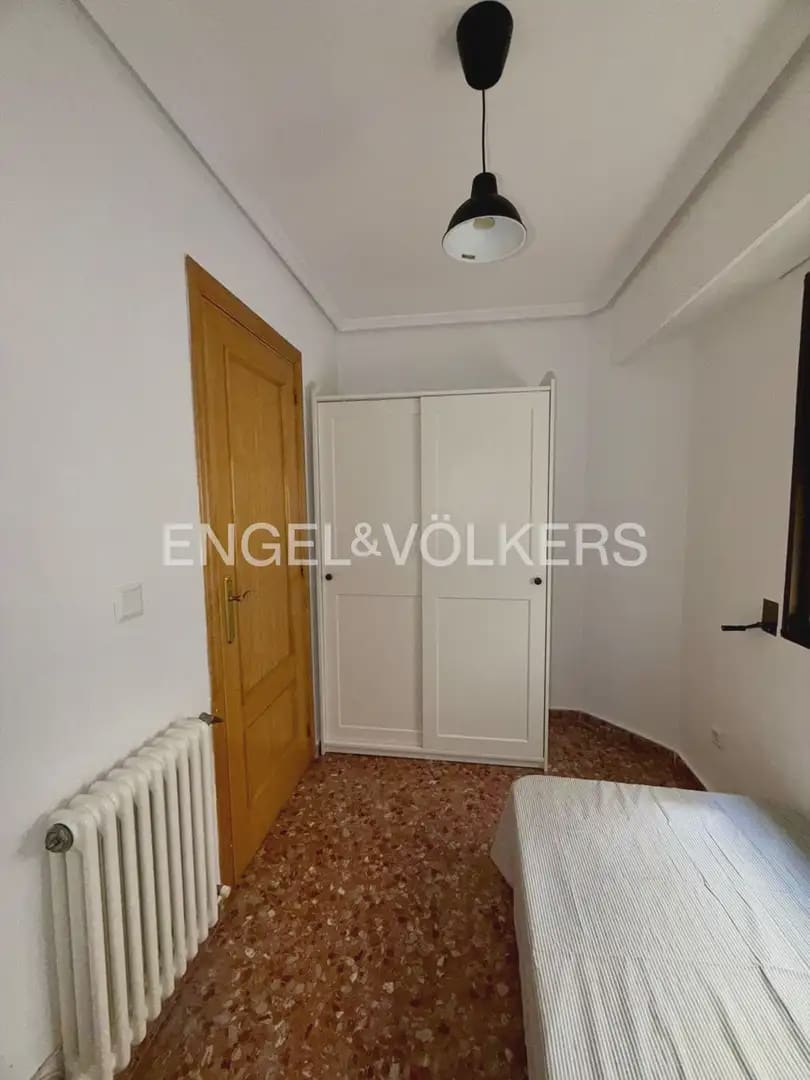 4 sovrum Lägenhet att hyra i Valencia stad - 1 500 € (Ref: 9919049)