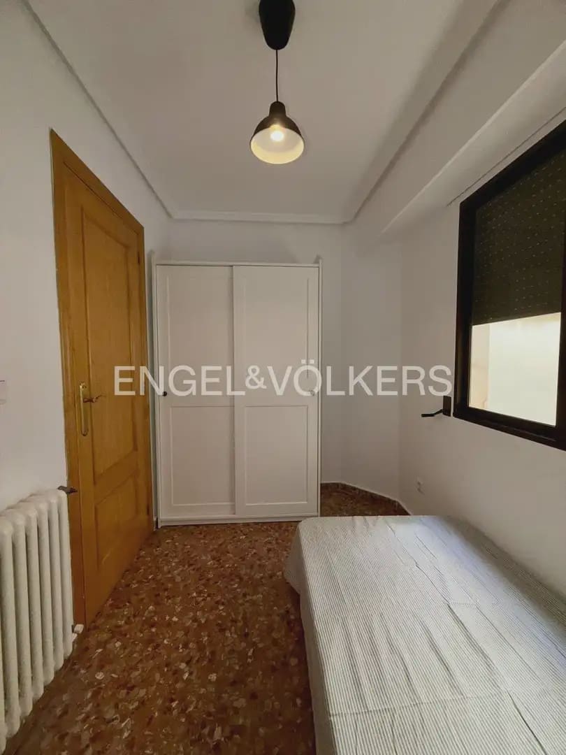 4 sovrum Lägenhet att hyra i Valencia stad - 1 500 € (Ref: 9919049)