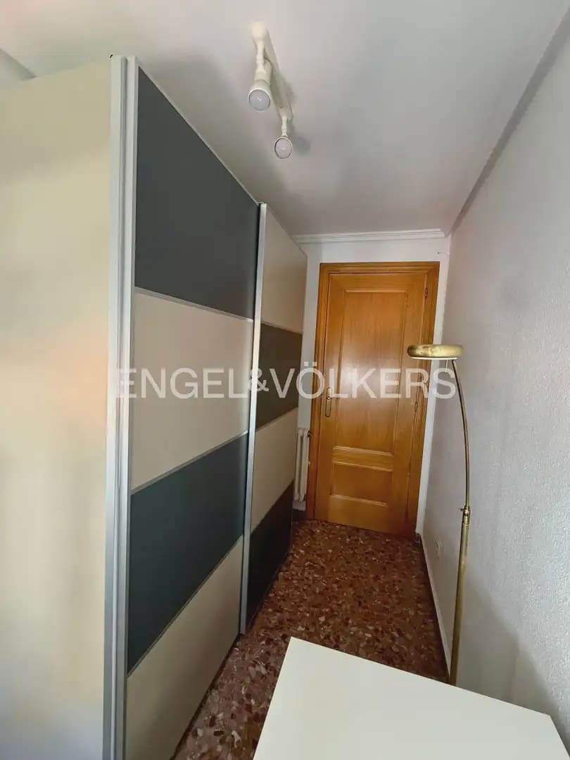 4 sovrum Lägenhet att hyra i Valencia stad - 1 500 € (Ref: 9919049)