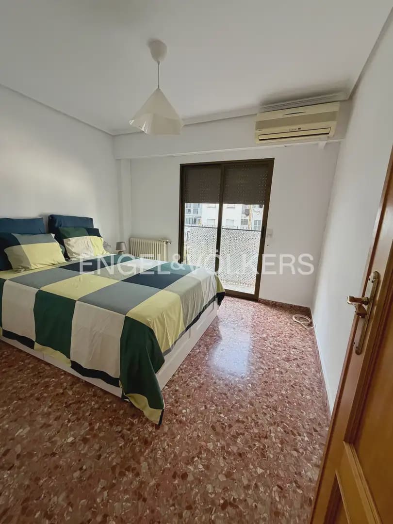 4 sovrum Lägenhet att hyra i Valencia stad - 1 500 € (Ref: 9919049)