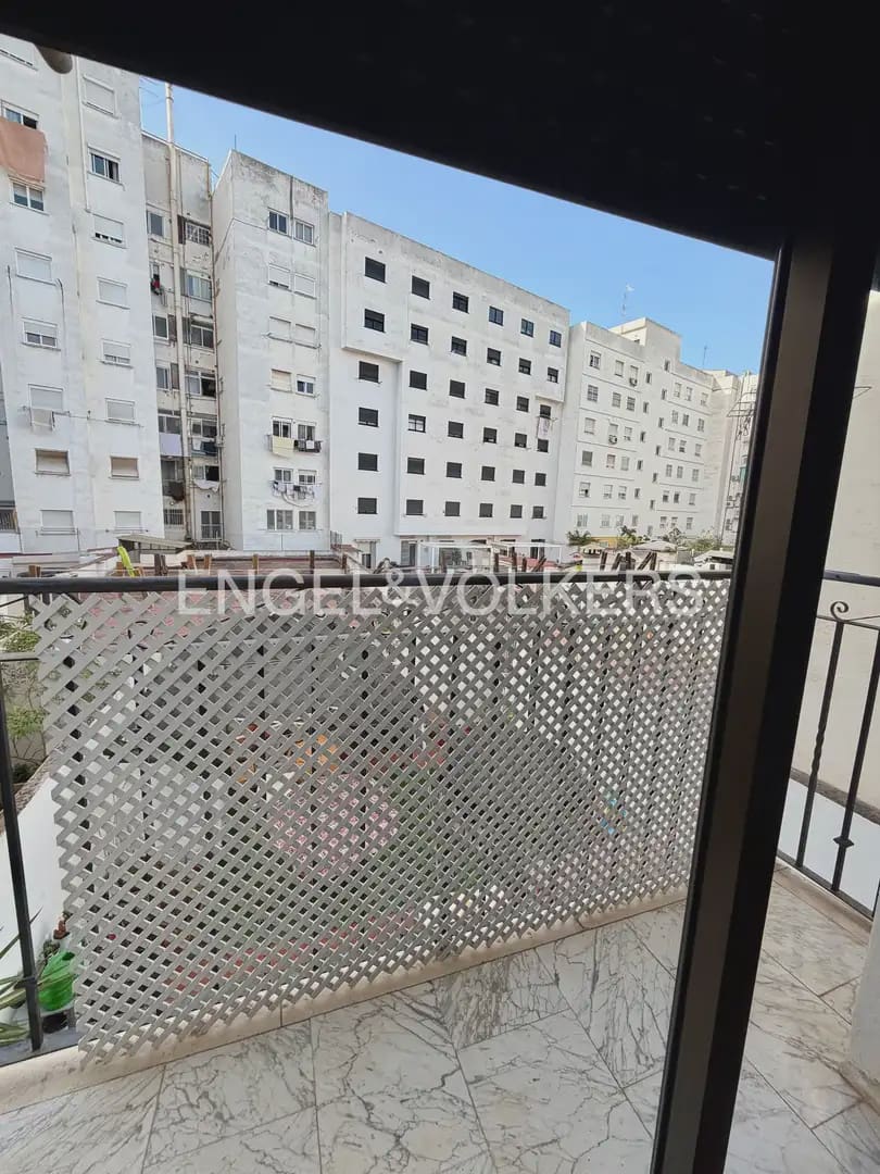 4 sovrum Lägenhet att hyra i Valencia stad - 1 500 € (Ref: 9919049)