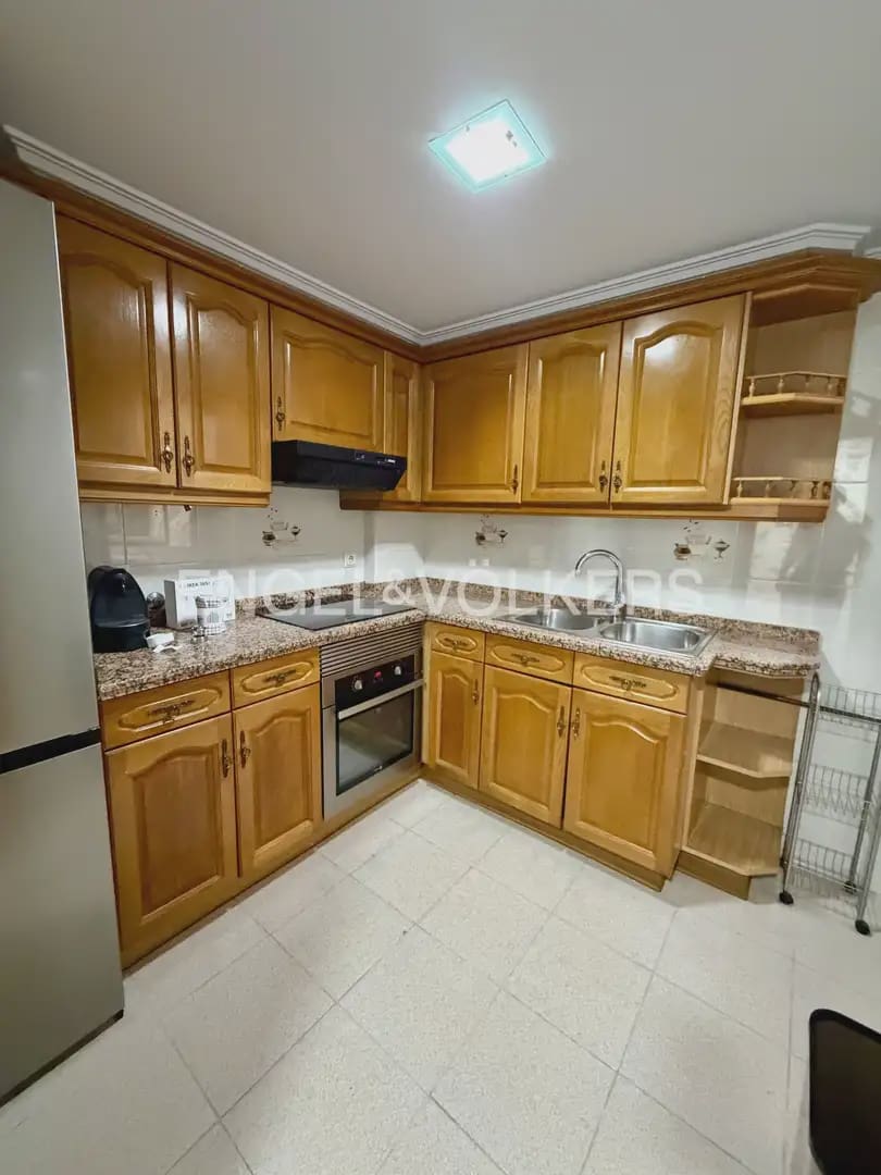 4 sovrum Lägenhet att hyra i Valencia stad - 1 500 € (Ref: 9919049)