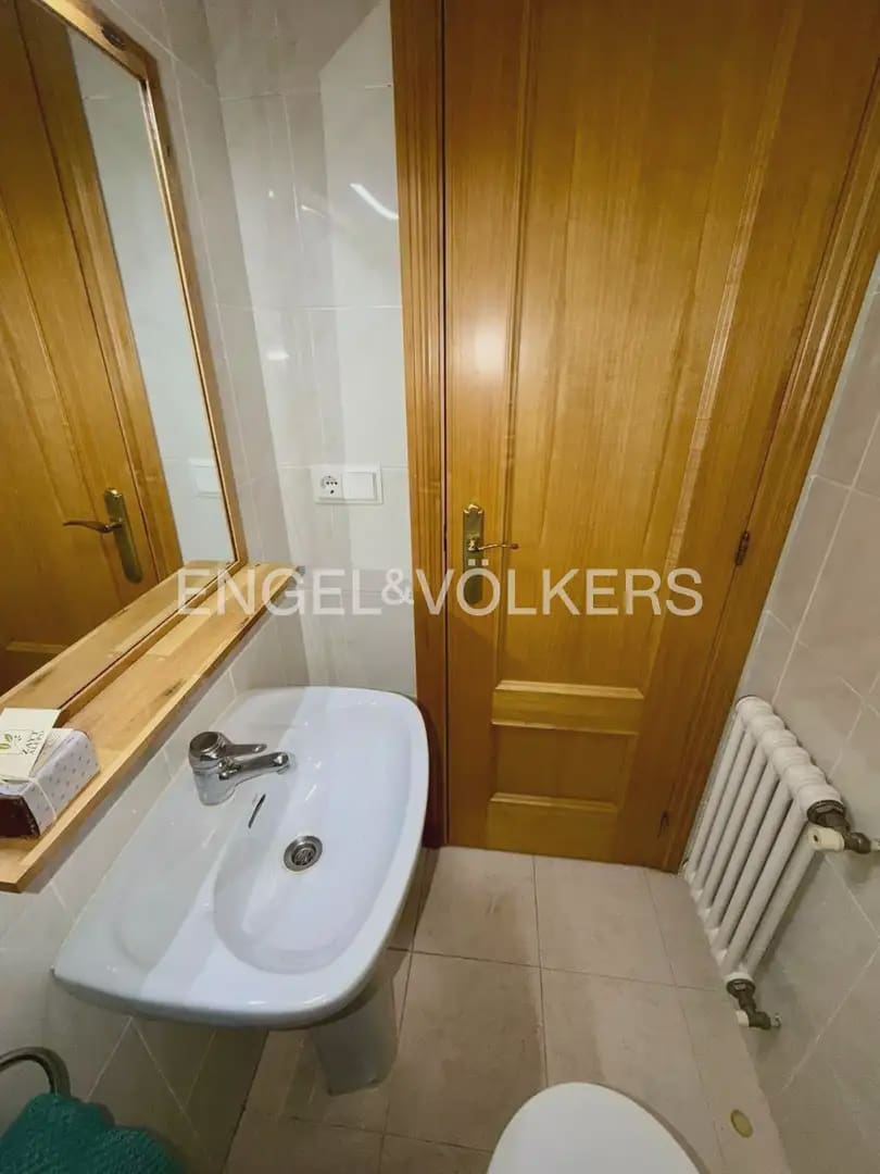 4 sovrum Lägenhet att hyra i Valencia stad - 1 500 € (Ref: 9919049)