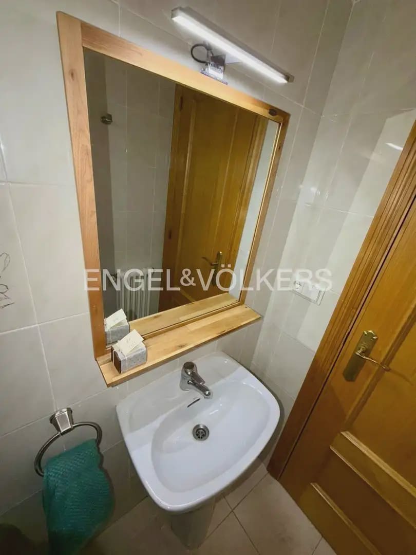 4 sovrum Lägenhet att hyra i Valencia stad - 1 500 € (Ref: 9919049)