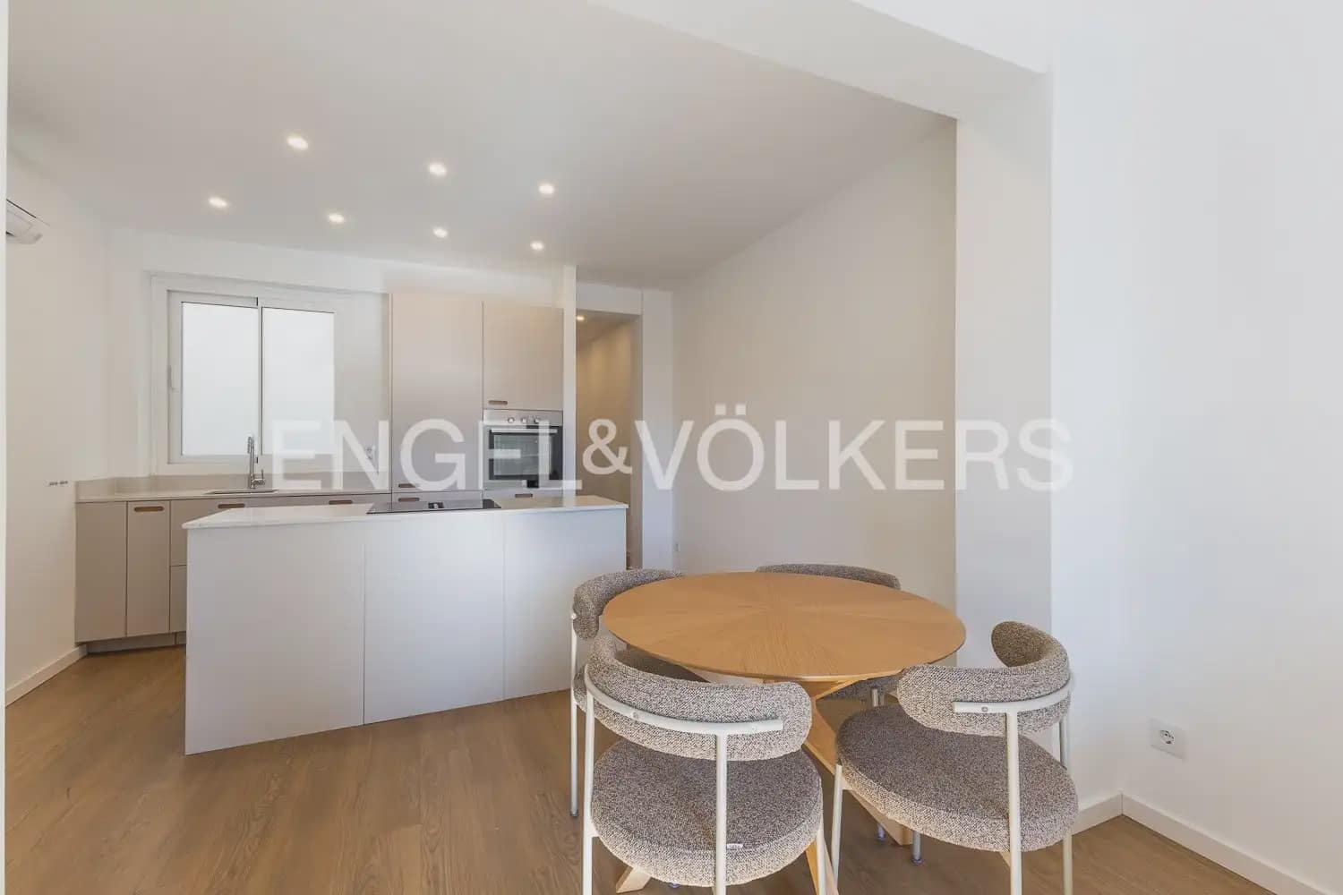 Appartement de 2 chambres à louer à Valence ville - 1 500 € (Ref: 9919118)