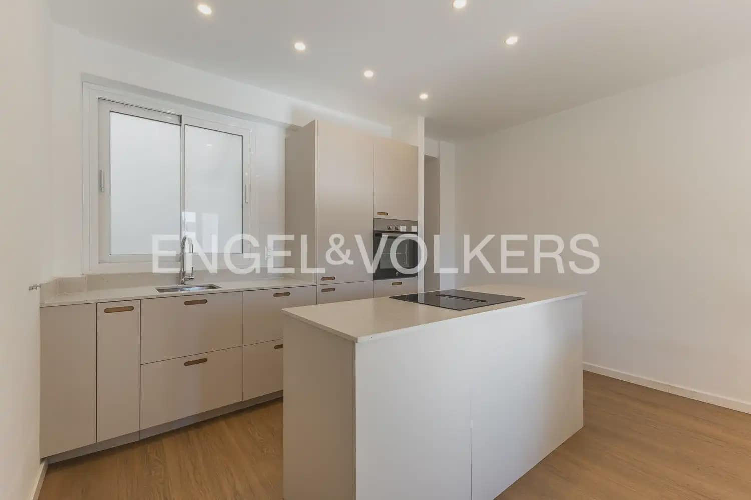 Appartement de 2 chambres à louer à Valence ville - 1 500 € (Ref: 9919118)