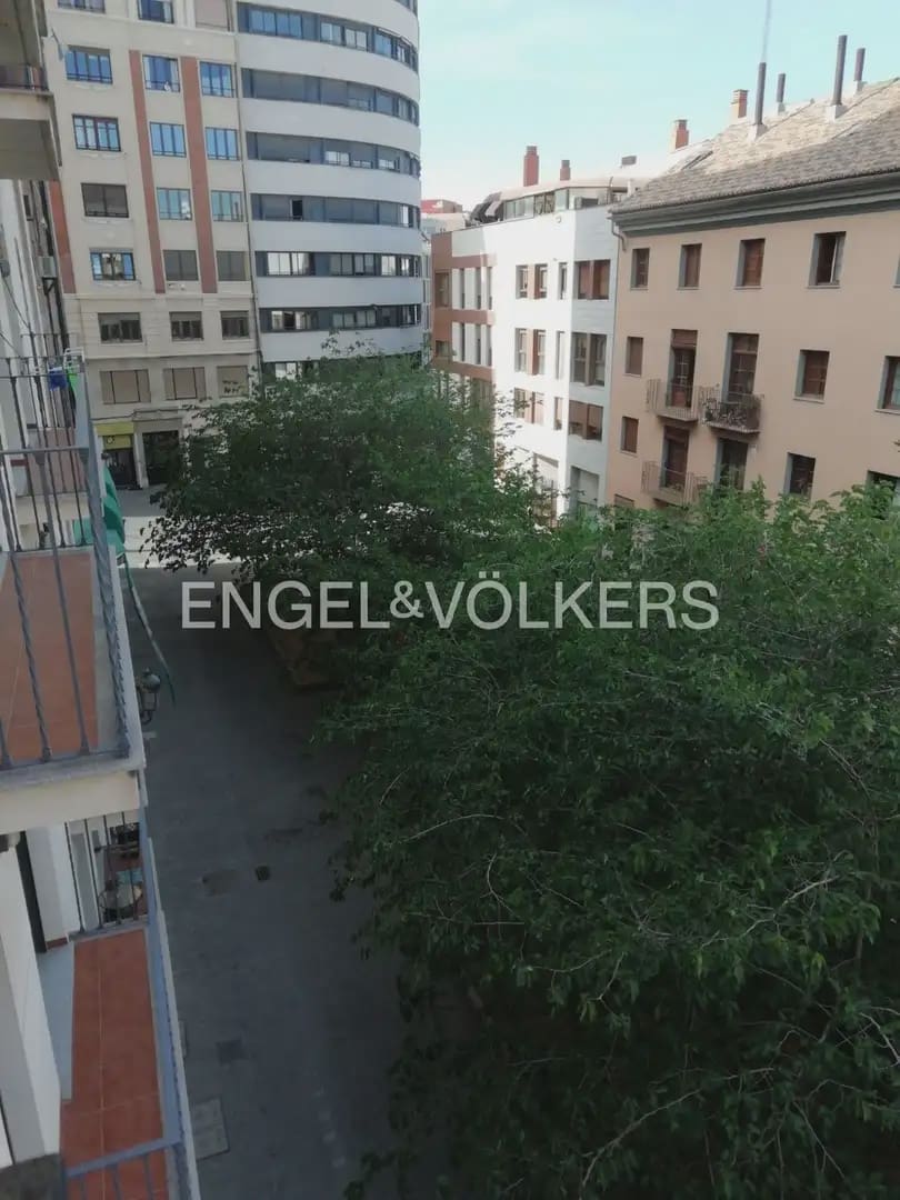 2 bedroom Flat for rent in Valencia city with garage - € 1,475 (Ref: 9919119)