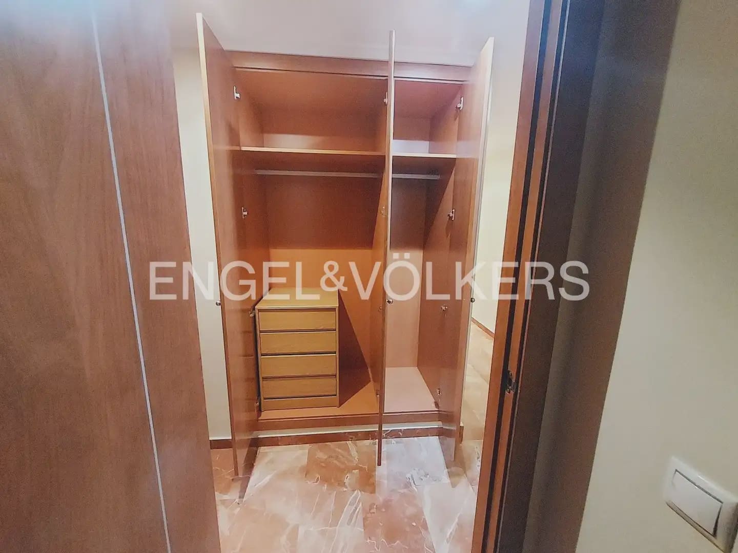 2 bedroom Flat for rent in Valencia city with garage - € 1,475 (Ref: 9919119)