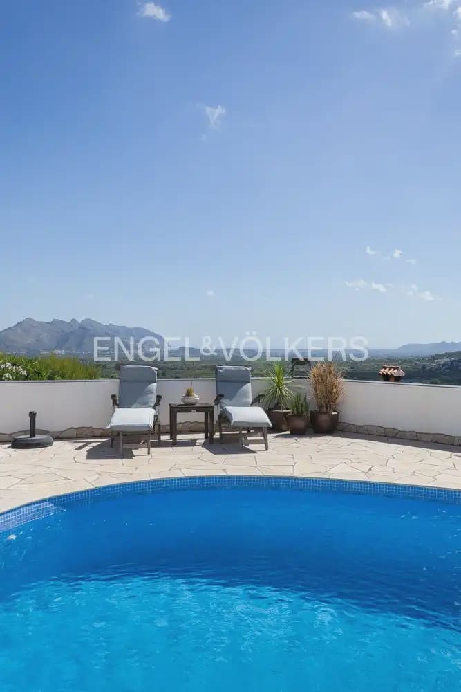5 bedroom Villa for sale in Orba with pool garage - € 1,195,000 (Ref: 9920876)